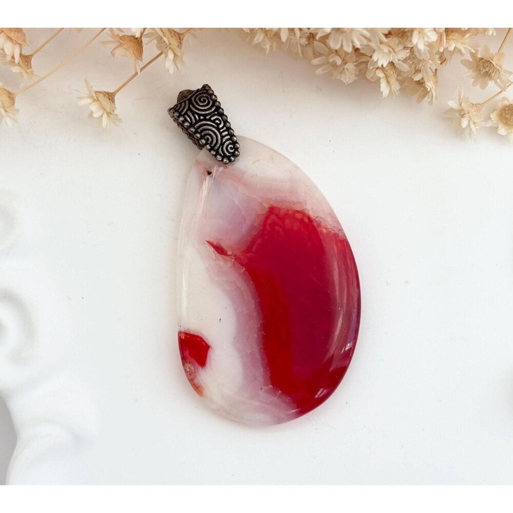 Red & White Polished Agate Crystal Oval Silver Toned Teardrop Vintage Pendant